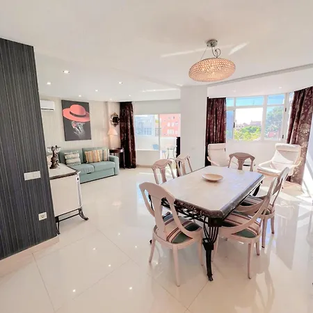 Cozy Designer With Pool Appartement