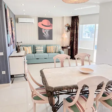 Cozy Designer With Pool Appartement Torremolinos