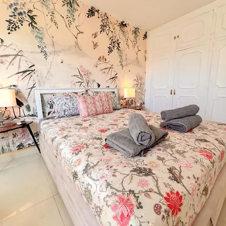 Cozy Designer With Pool Appartement *