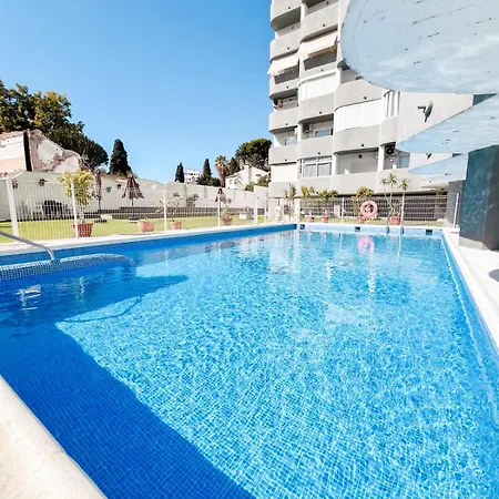 Cozy Designer With Pool