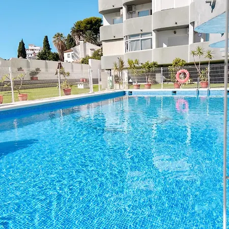 Cozy Designer With Pool Appartement